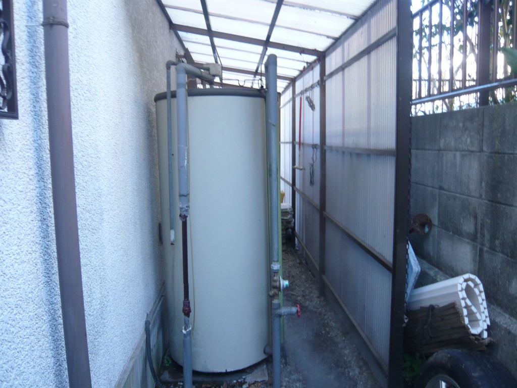 ①-1施工前　古い電気温水器